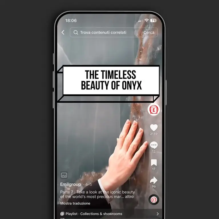 Cellulare che mostra un nuovo format dei video pubblicati su TikTok Emilgroup