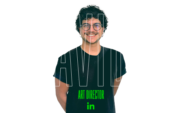Sorridente con una maglietta nera: DAVIDE, Art Director.
