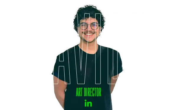 Sorridente con una maglietta nera: DAVIDE, Art Director.
