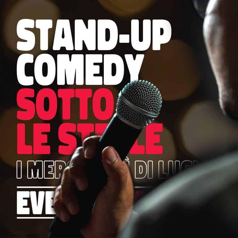 Person with mic, blurred Stand-Up Comedy Sotto Le Stelle.