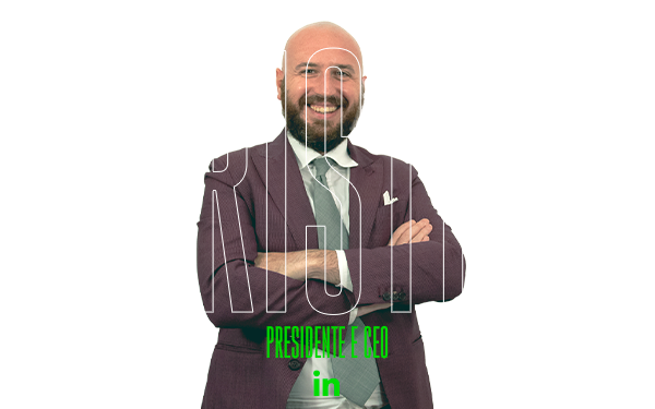 Uomo sorridente e barbuto in abito, "CHRISTIAN, CEO" e logo LinkedIn.