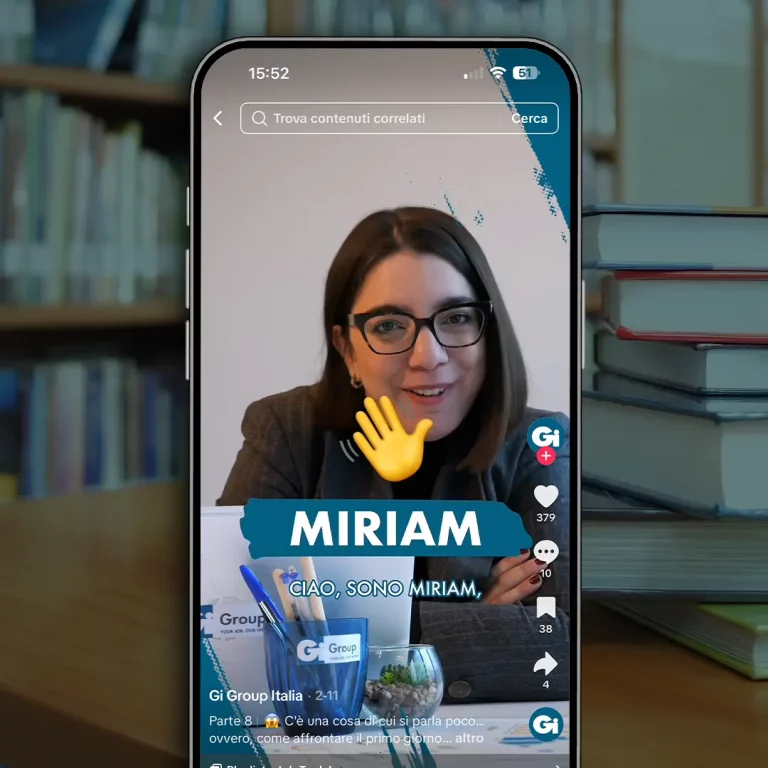 Video TikTok di Miriam che parla sullo schermo; libri e testo in sovrimpressione visibili.