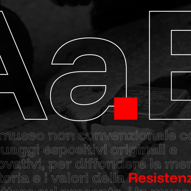 Grafica a, E e quadrato rosso in grassetto con testo in italiano in basso.