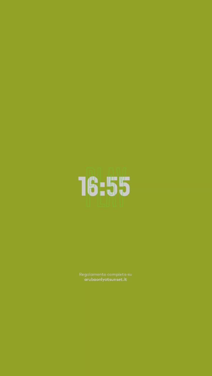16:55 in cifre bianche su sfondo verde brillante, con una piccola scritta in basso.